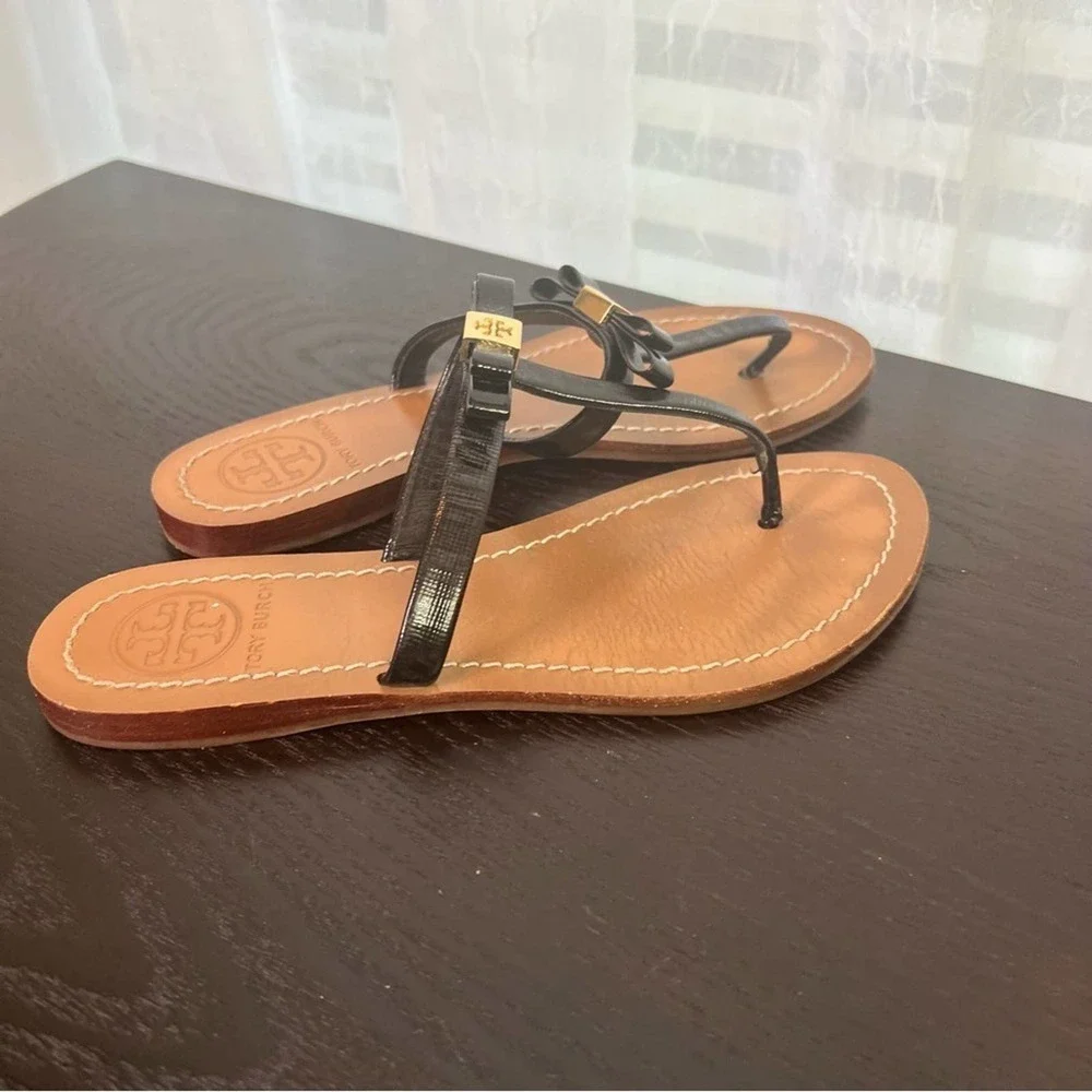 Tory Burch sandal. Black patent leather.     size 6  #33